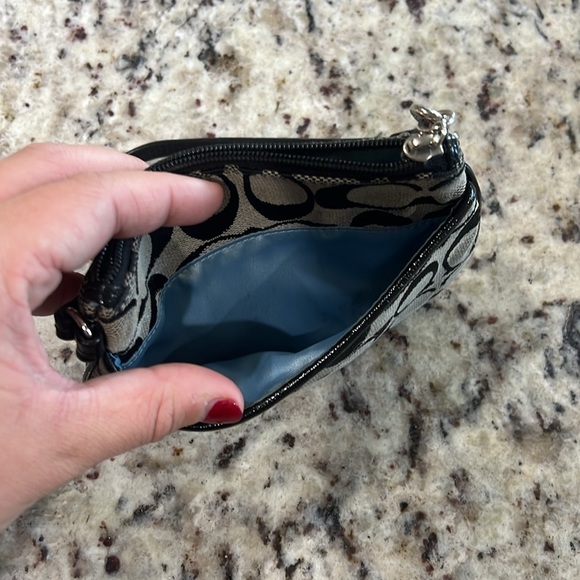 ✨SOLD✨Coach wristlet - Picture 3 of 4